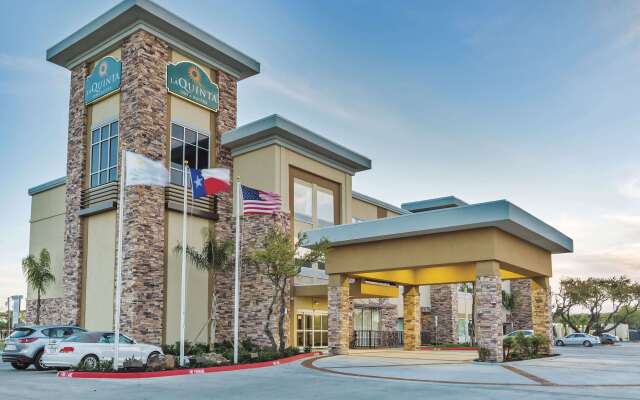 La Quinta Inn & Suites by Wyndham Rockport - Fulton