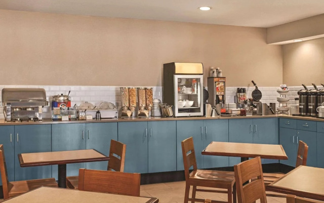 Country Inn & Suites By Carlson, Buffalo, MN