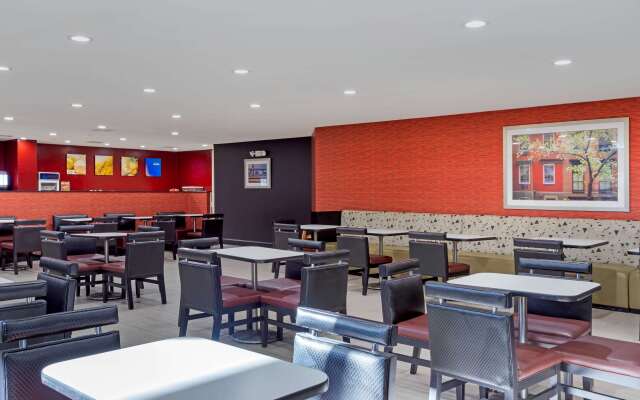 Comfort Inn & Suites near Stadium