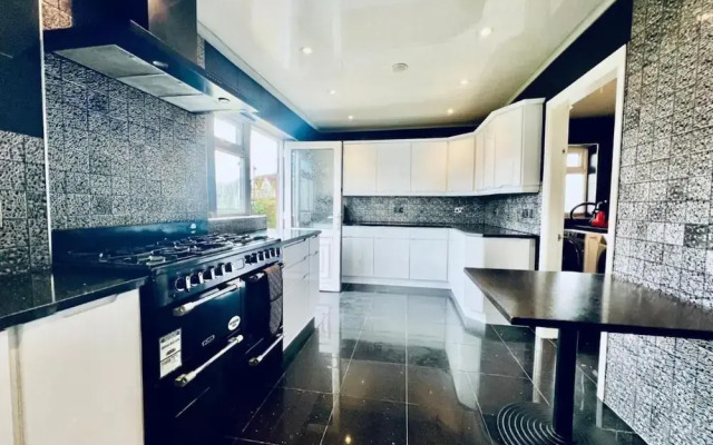 Manchester Sweet Home - Spacious 7BR House