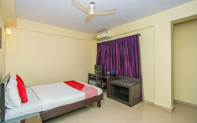 OYO 18923 Mel's Regency