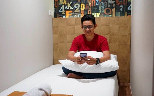FixOn Capsule Hotel