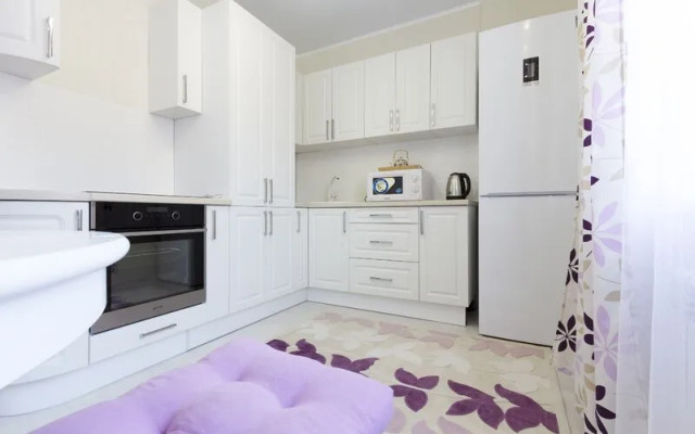 Apartments Green FOX on st. Latysheva, 3e/1