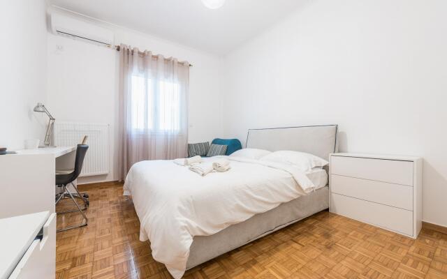 Fresh and Clean apt for 6 in Koukaki