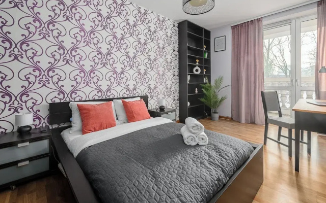 Lumina airy apartment with balcony