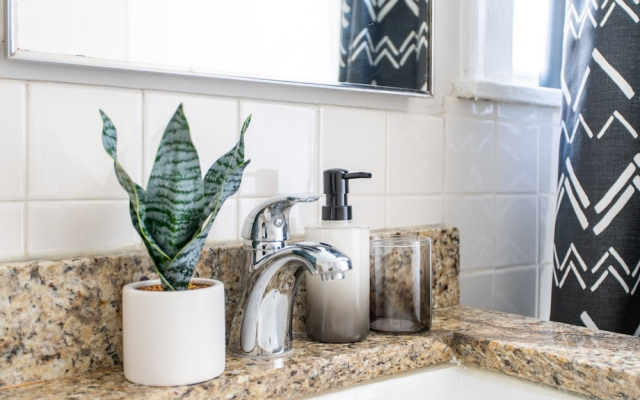 Aesthetic Vibrant 2BR Apt Lincoln Square