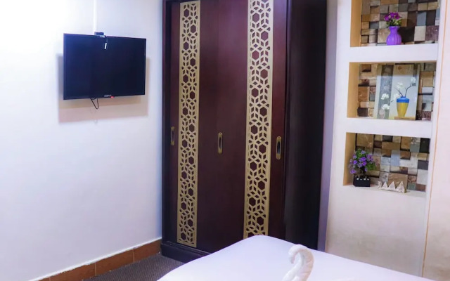 Golden Pyramids Inn