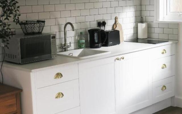 The Annexe - Private, Self-Contained with Parking (Adults Only)