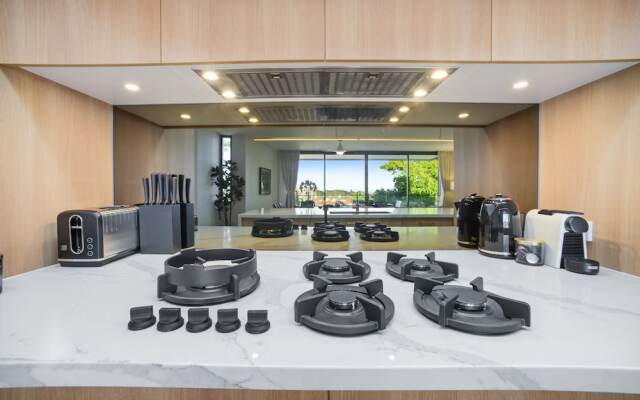 HomeHotel Ultra Luxurious 3 Bedroom Penthouse