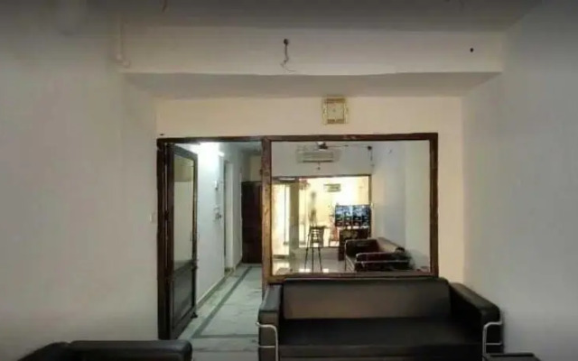 POP 80576J Vasu Hotel