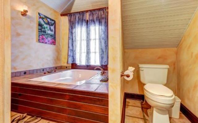 Toucan Suite @ Mahogany Hall