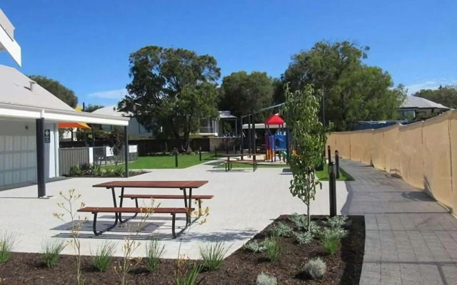 Sixteen at Cape View Escapes