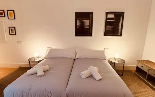 The Pelayo Majestic Luxury 3 Bedroom in Chueca