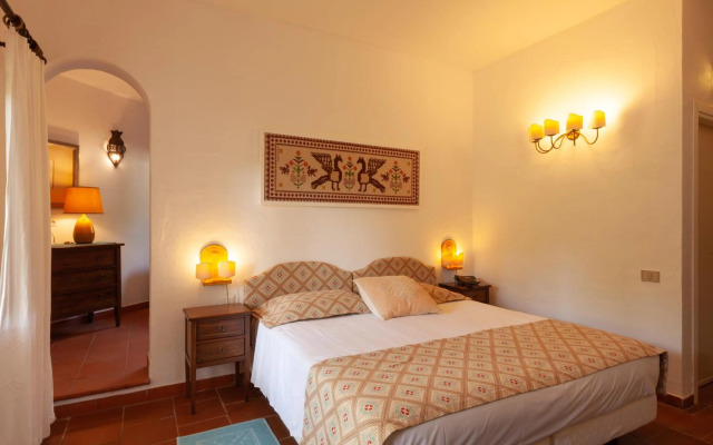 Nora Club Hotel