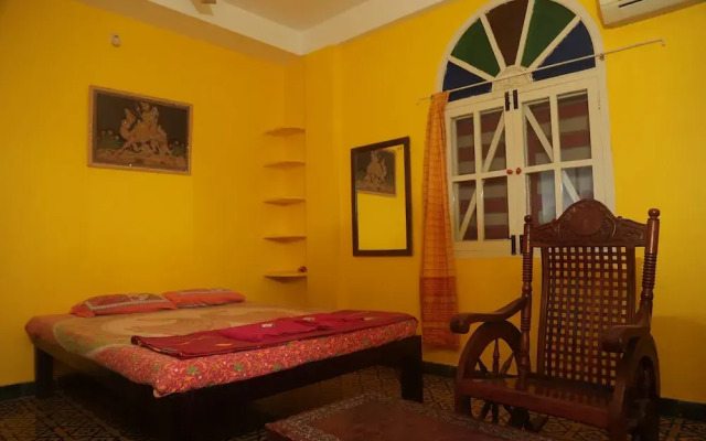 Holi-Wood Guesthouse