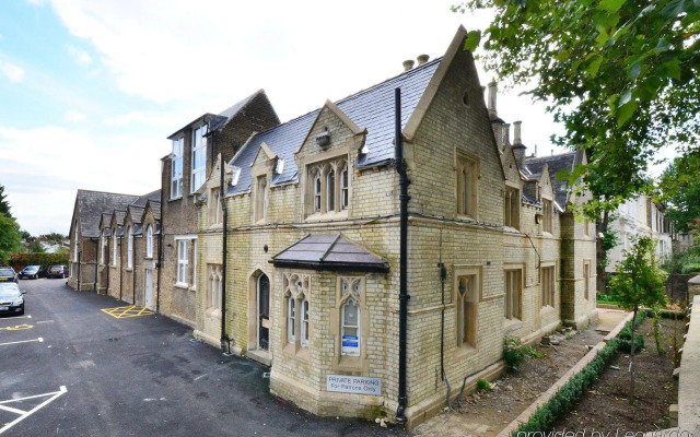 Arch hotel