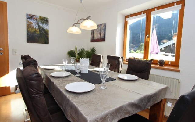 Cozy Apartment with Garden in Mühlbach