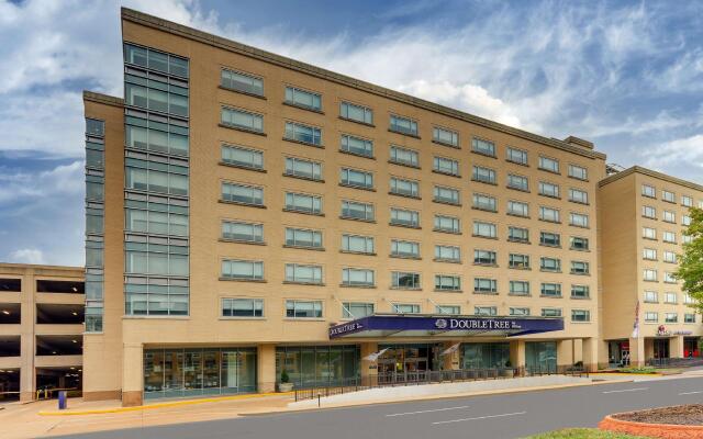 DoubleTree by Hilton St. Louis Forest Park