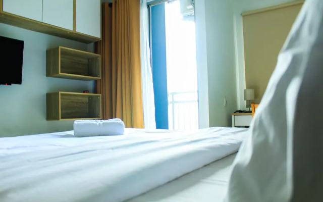 Modern and Comfortable Studio Springwood Apartment