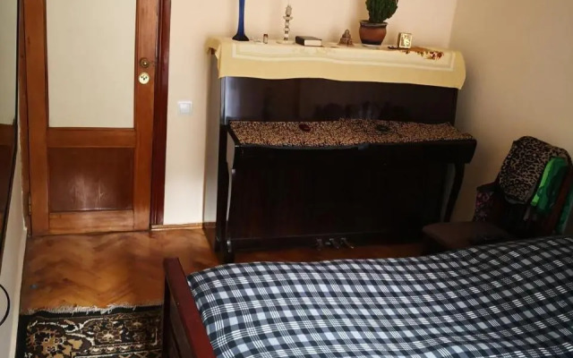 Apartment On Erekle 25a