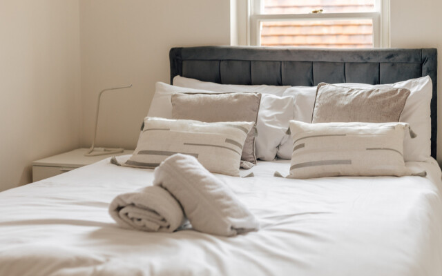Henley Town Centre With Parking - From 110 Per Night