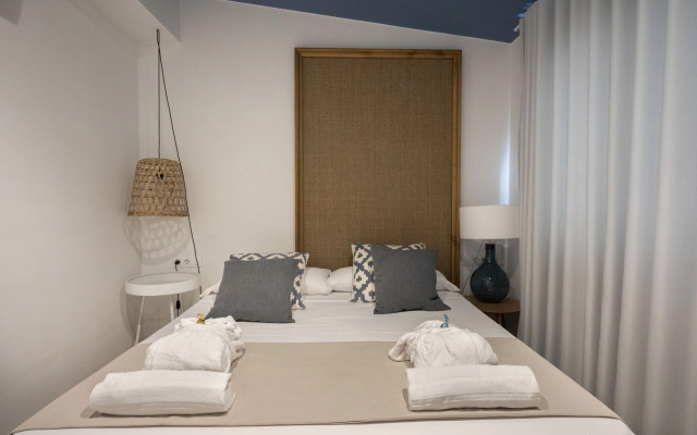 You & Co. Saler Beach Boutique Hotel
