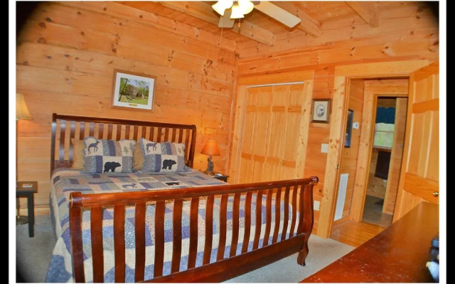 Eagles Point 3 Bedrooms 3 Bathrooms Cabin