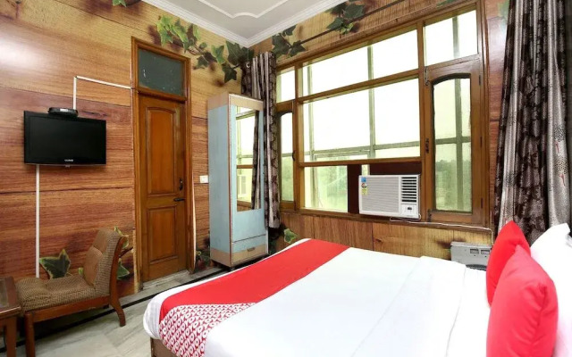 OYO 16736 Hotel Hm Crystal
