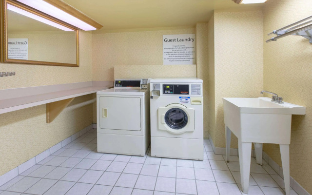Days Inn by Wyndham Tulsa Central