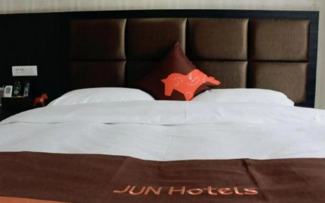 Jun Hotel (Shenqiu Zhaofeng Avenue)