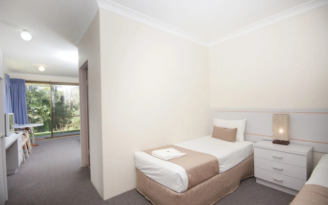 Island Palms Motor Inn