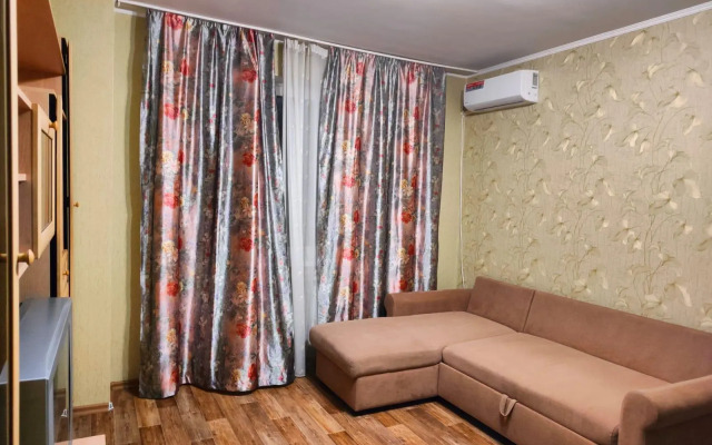 День и ночь на улице Нижняя