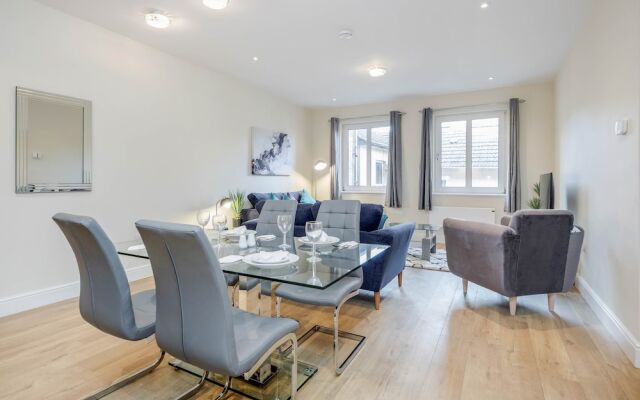Luxury 2 Bedroom Apartments with Parking