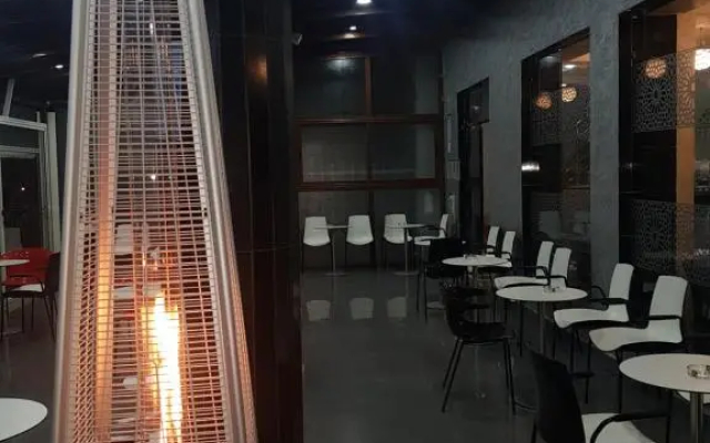 ZELLAKA hôtel & café