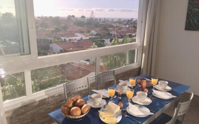 5 min walk from Yumbo! 417