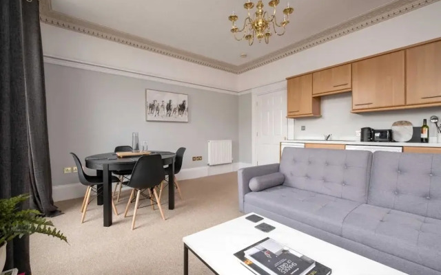 Charming 2BD Flat Cheltenham, Gloucestershire