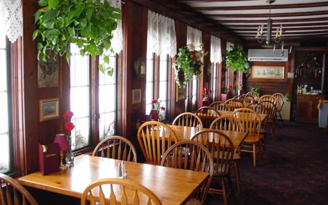 Lamie's Inn and The Old Salt Restaurant