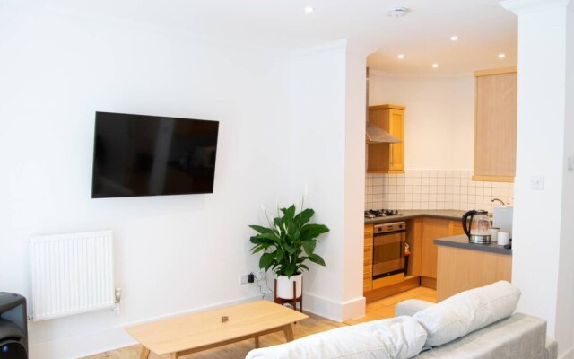 Central and Spacious City of London Apartment