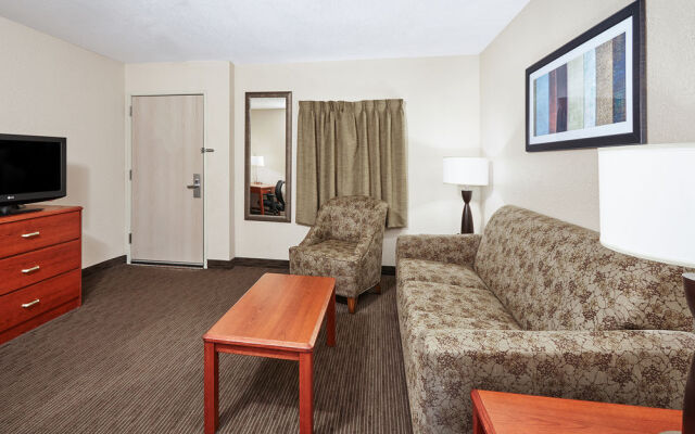 AmericInn Lodge & Suites Saugatuck — Douglas