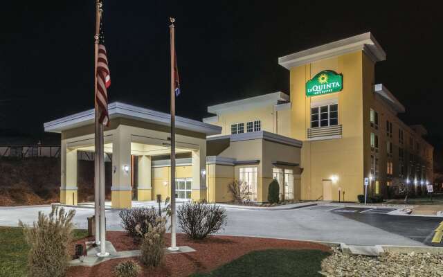 La Quinta Inn & Suites by Wyndham Knoxville Papermill