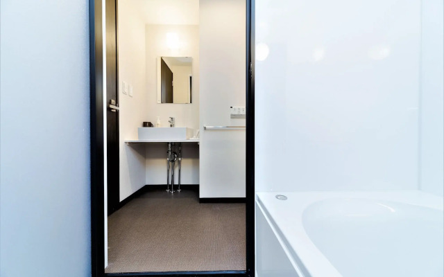 KUROMON Crystal Hotel