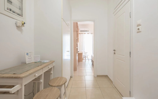 Elegant Koukaki Studio by Cloudkeys