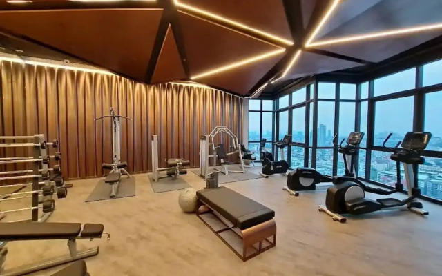 Elegant Room With Roof Top Pool - Best In Pattaya
