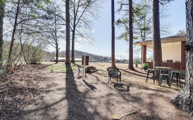 Peaceful Trenton Home w/ Patio Near Hiking!