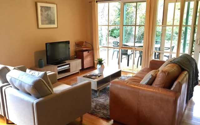 Corinda Cottage - 4 bedroom pet friendly – Guest Rooms – Bright