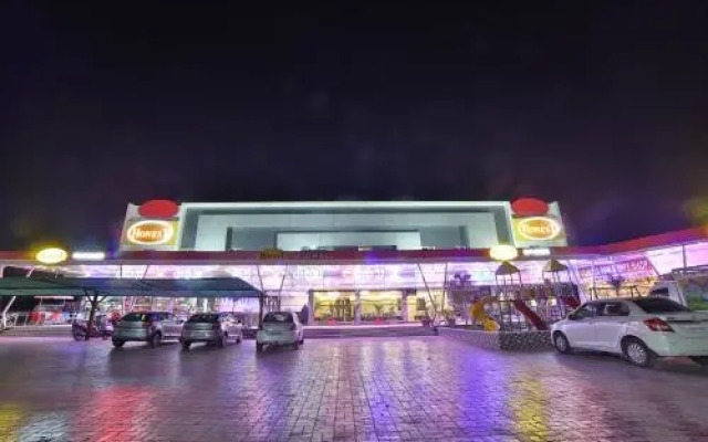 Hotel Milan Food Court by OYO Rooms