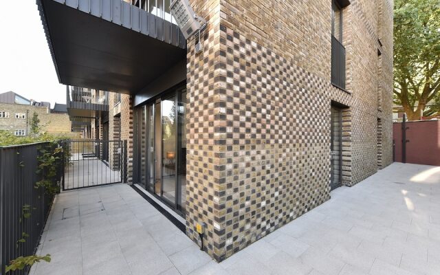 Bright, Spacious 2 bed Flat in Battersea, Sleeps 6