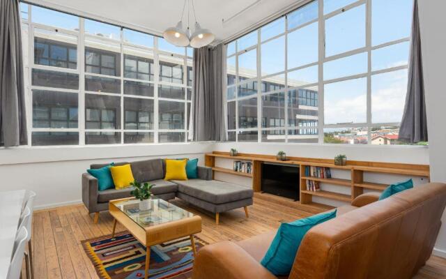 Wolroy House Apartments