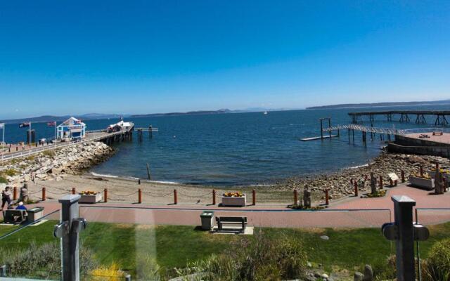 Sidney Waterfront Inn & Suites