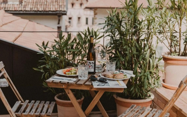 1477 Reichhalter Eat & Sleep